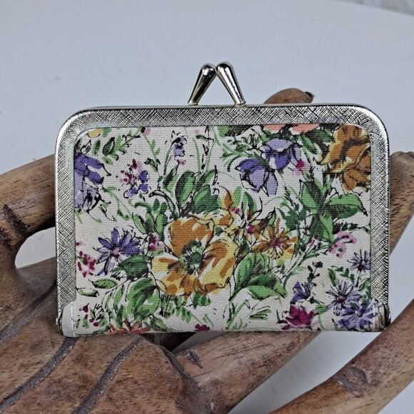 Rimco Vintage Travel Sewing Kit Kiss Lock Closure Floral Fabric All Original - Picture 2 of 5